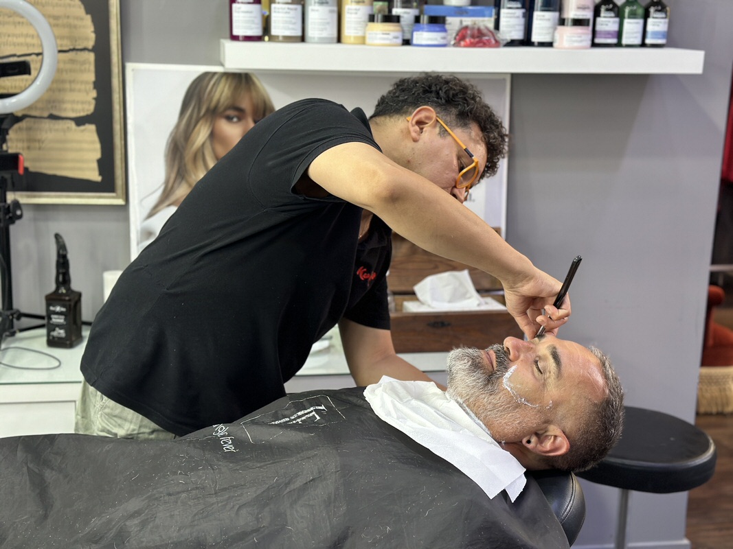 Corte de pelo en la peluqueria para hombre en el centro de Valladolid