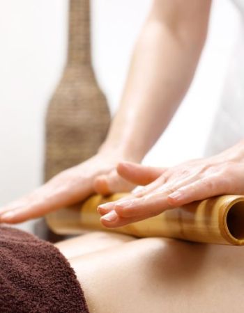 Masaje relajante con bambú en Valladolid