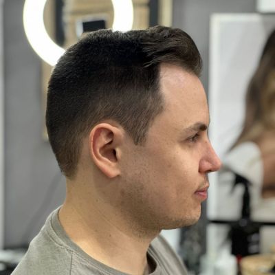 Corte De Pelo En La Peluqueria Para Hombre En Valladolid Kokoro Belleza Rizado Y Rapado