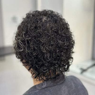 Corte De Pelo En La Peluqueria Para Hombre En Valladolid Kokoro Belleza Rizado