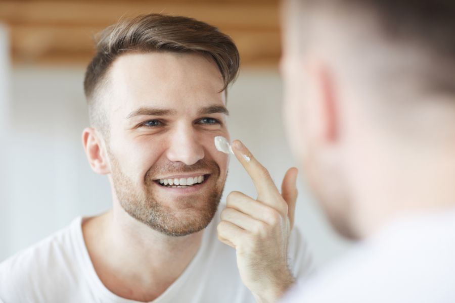 Hidratación diaria cuidados faciales para hombres