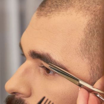 Arreglo y diseño de cejas para hombres o mujeres en peluqueria para hombres en Valladolid